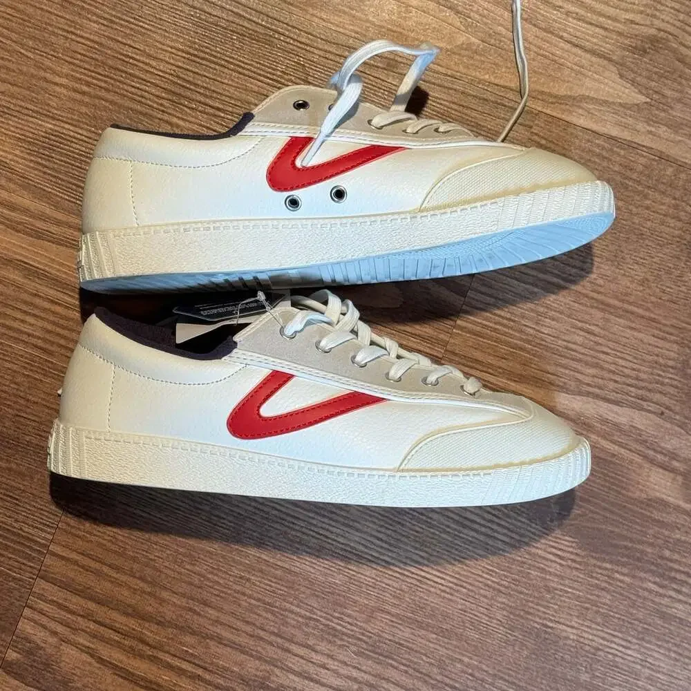Tretorn Men’s 10 White Red Low Top Sneakers Ortholite Comfort Shoes NWT